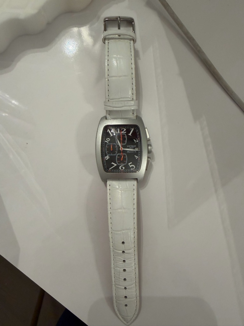 White Leather-Strap Chronograph Smartwatch